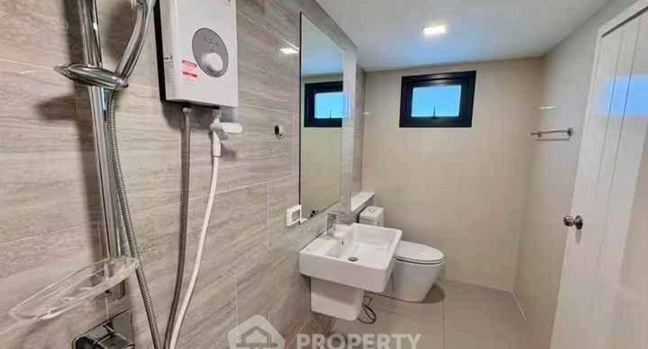 For rent 4 bedrooms townhouse in Bang Lamung, Chonburi