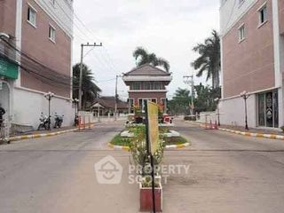 For rent 3 bedrooms townhouse in Bang Lamung, Chonburi