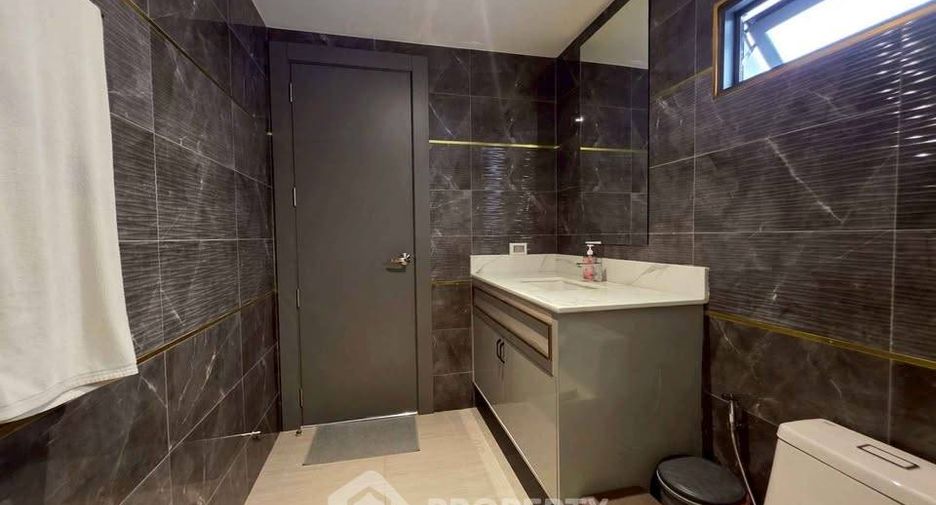 Haus zur Miete mit 5 Zimmer in Bang Lamung, Chonburi
