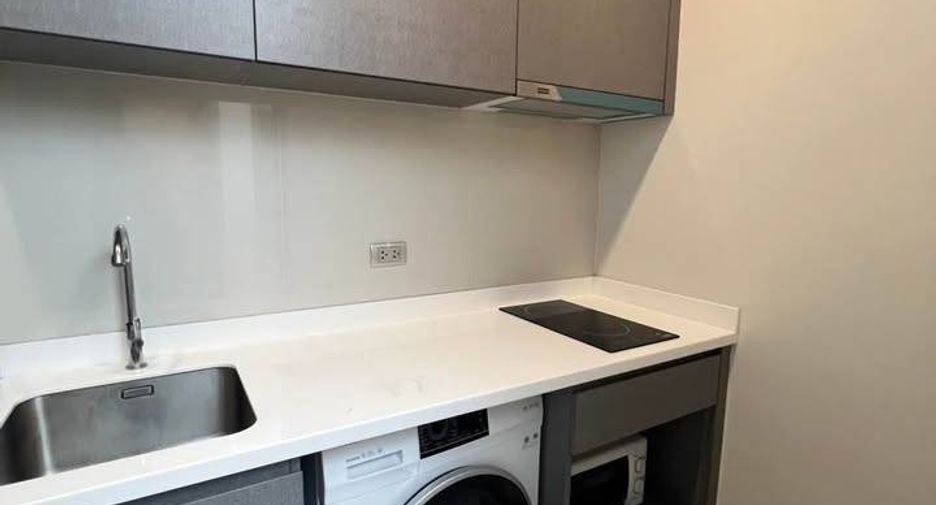 À louer 2 chambres condo à Huai Khwang, Bangkok