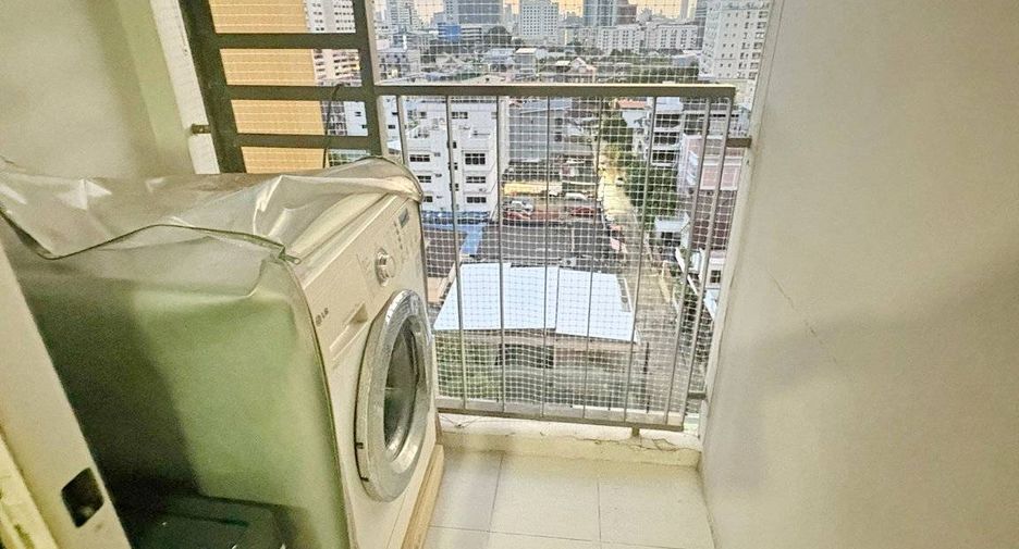 Wohnung zur Miete mit 2 Zimmer in Huai Khwang, Bangkok