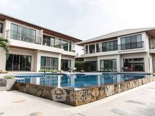 For rent 10 bedrooms house in Lat Krabang, Bangkok