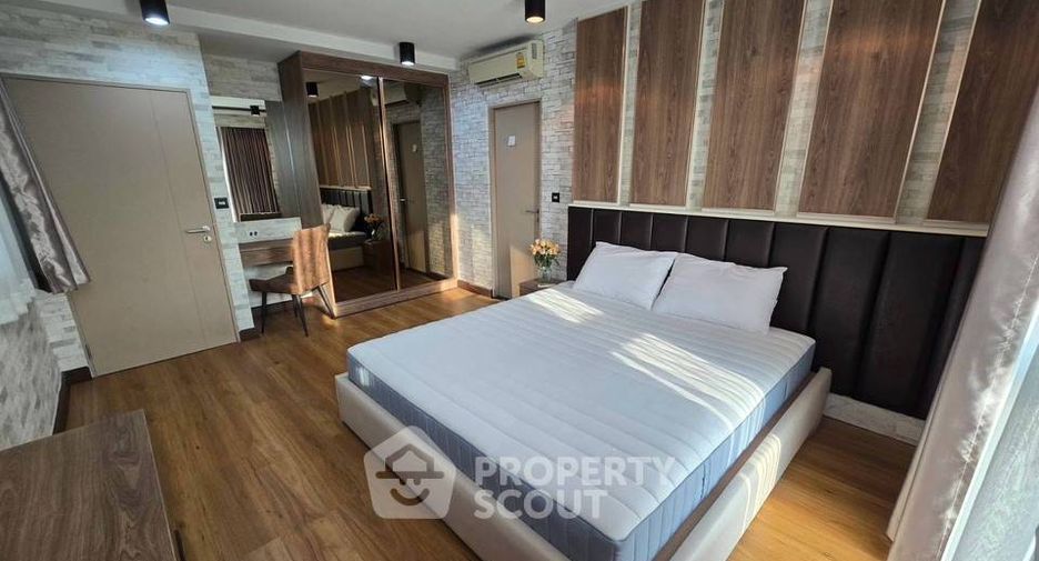 For rent 3 ベッドルーム condo in Phra Khanong, Bangkok