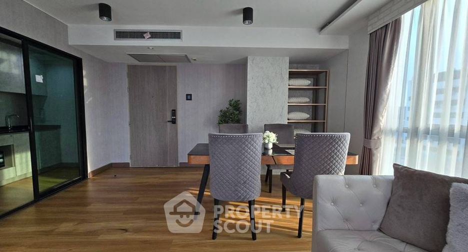 For rent 3 ベッドルーム condo in Phra Khanong, Bangkok