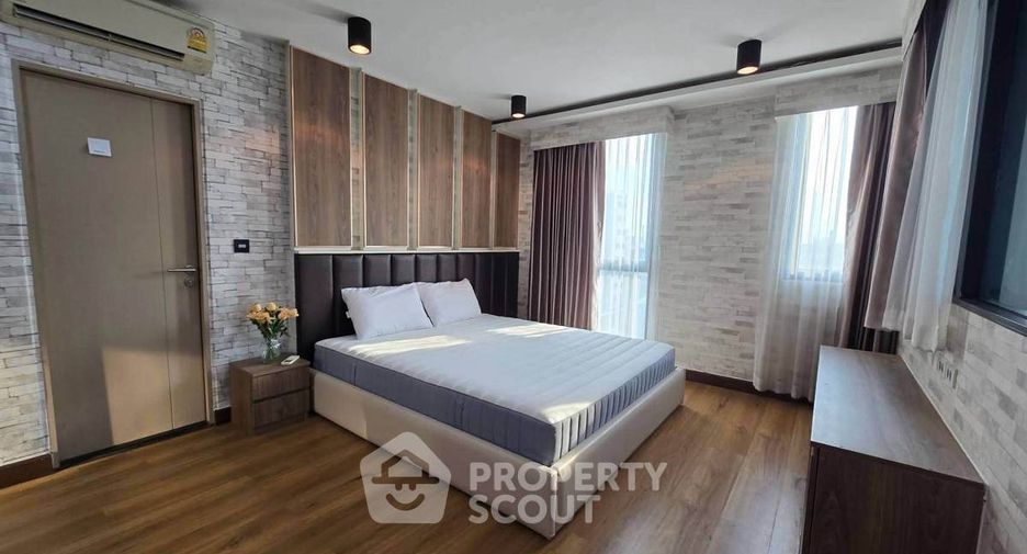 For rent 3 ベッドルーム condo in Phra Khanong, Bangkok