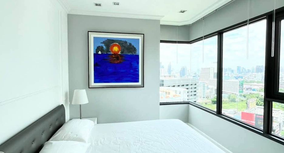 For rent 2 bedrooms condo in Pathum Wan, Bangkok