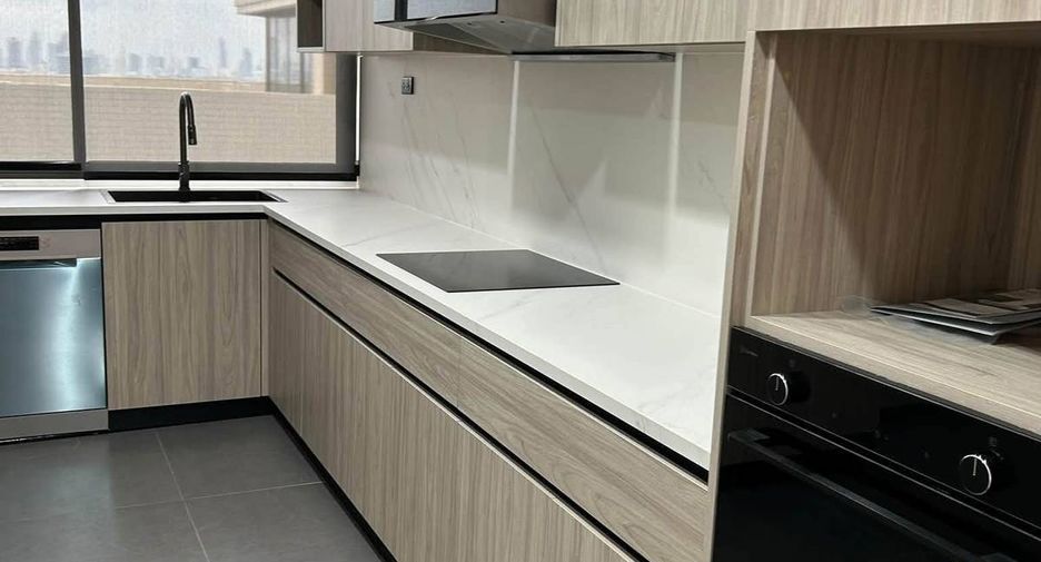 For rent 3 bedrooms condo in Khlong Toei, Bangkok