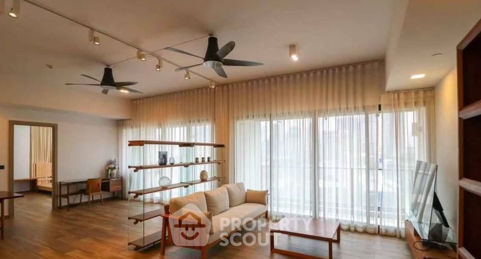 For rent 4 bedrooms condo in Watthana, Bangkok