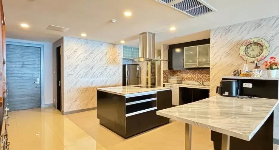 For sale 3 bedrooms condo in Bang Saray, Pattaya