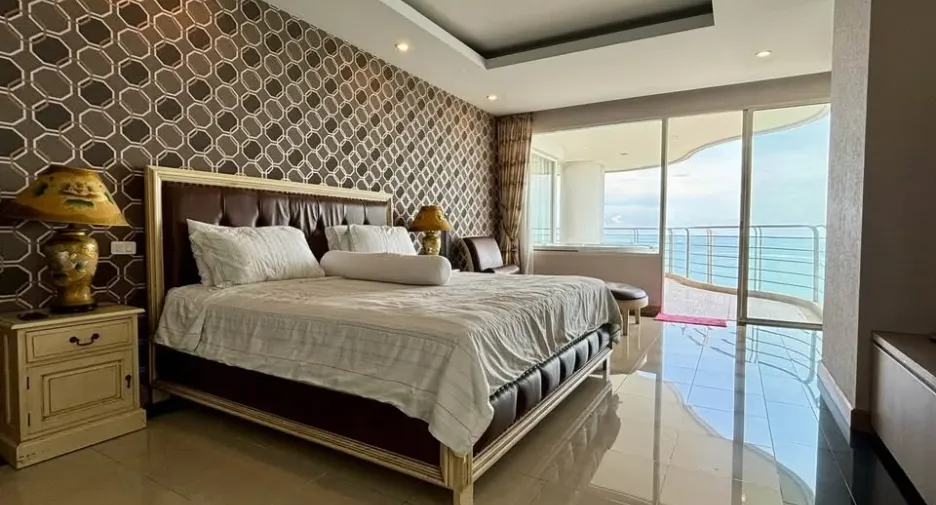 For sale 3 bedrooms condo in Bang Saray, Pattaya