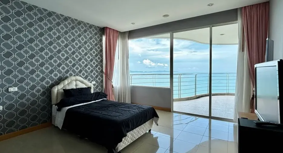 For sale 3 bedrooms condo in Bang Saray, Pattaya