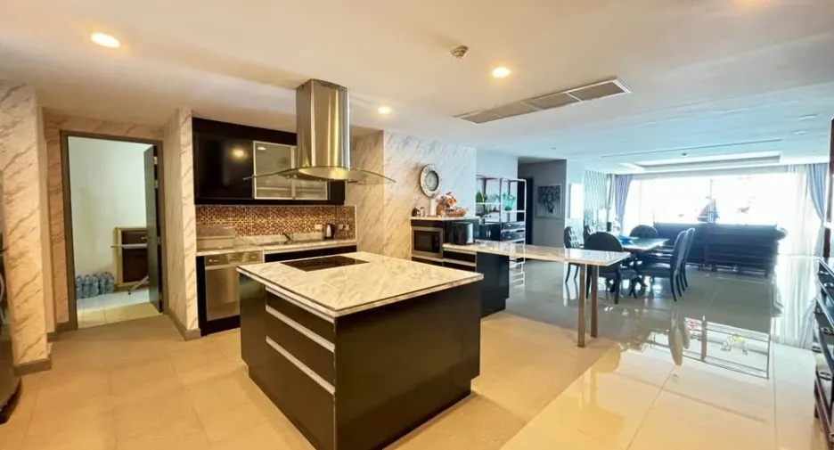 For sale 3 bedrooms condo in Bang Saray, Pattaya