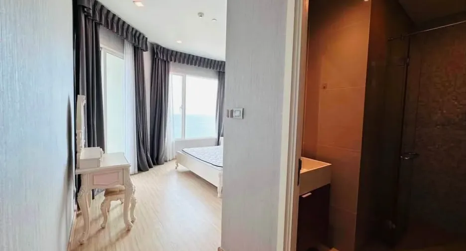 For sale 3 bedrooms condo in Jomtien, Pattaya