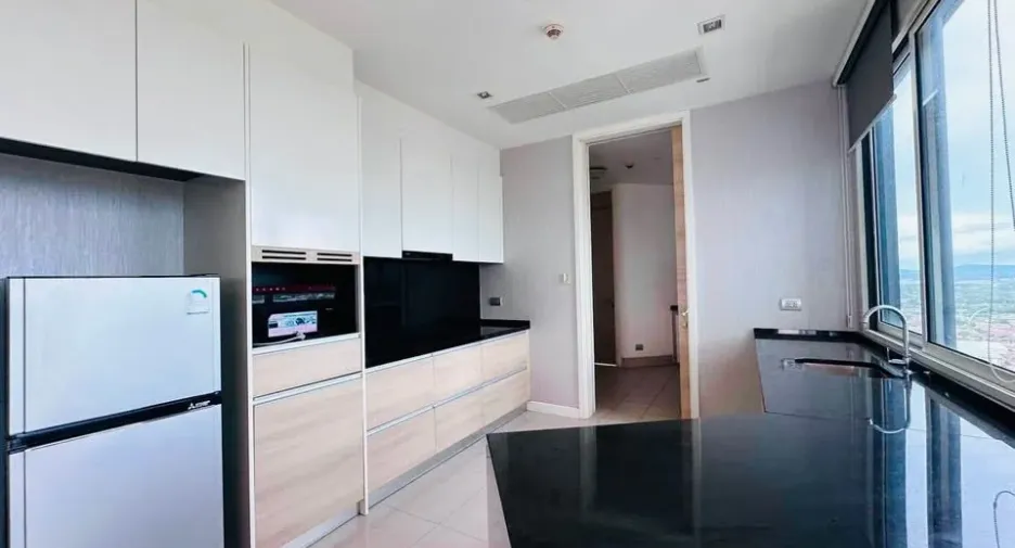 For sale 3 bedrooms condo in Jomtien, Pattaya