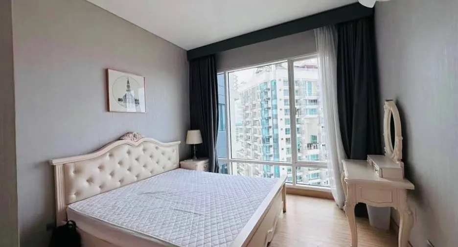 For sale 3 bedrooms condo in Jomtien, Pattaya