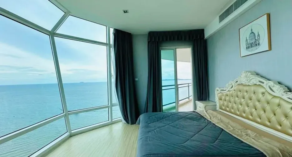 For sale 3 bedrooms condo in Jomtien, Pattaya