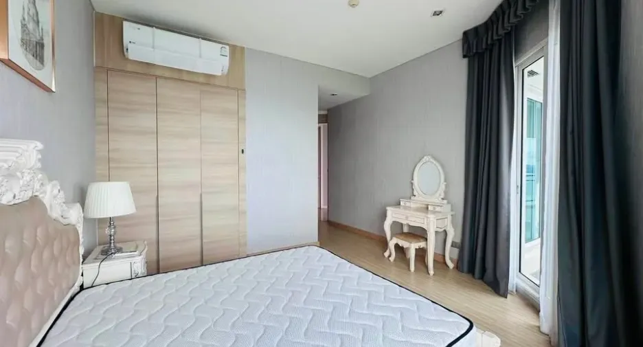 For sale 3 bedrooms condo in Jomtien, Pattaya
