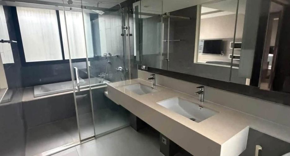 Condo en alquiler de 2 habitaciones en Khlong Toei, Bangkok