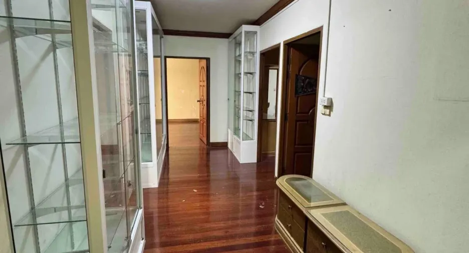 Reihenhaus zur Miete mit 8 Zimmer in Khlong Toei, Bangkok