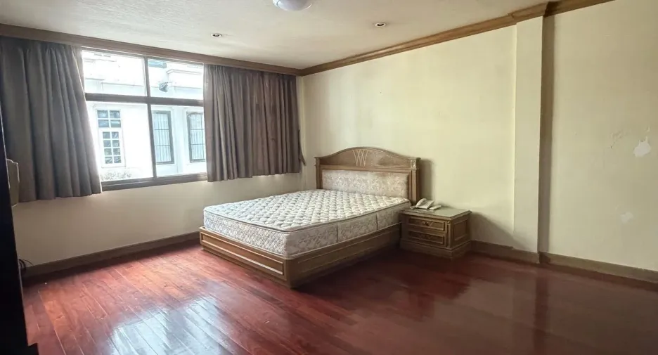 Reihenhaus zur Miete mit 8 Zimmer in Khlong Toei, Bangkok