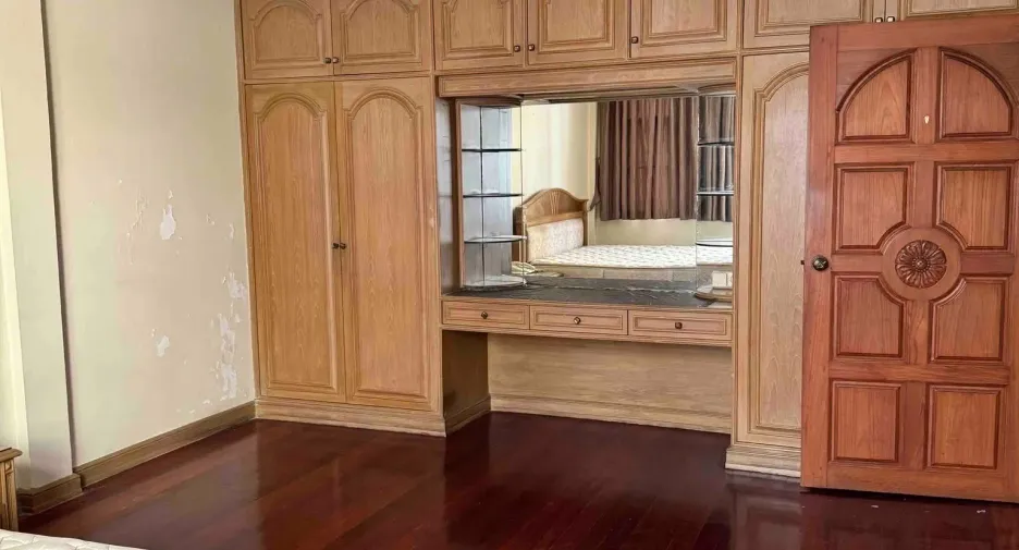 Reihenhaus zur Miete mit 8 Zimmer in Khlong Toei, Bangkok