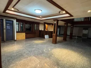Reihenhaus zur Miete mit 8 Zimmer in Khlong Toei, Bangkok