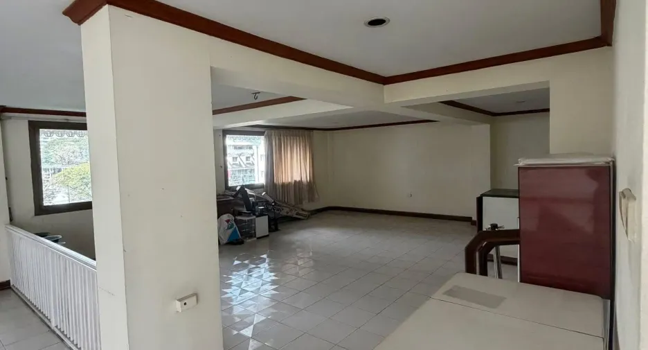 Reihenhaus zur Miete mit 8 Zimmer in Khlong Toei, Bangkok