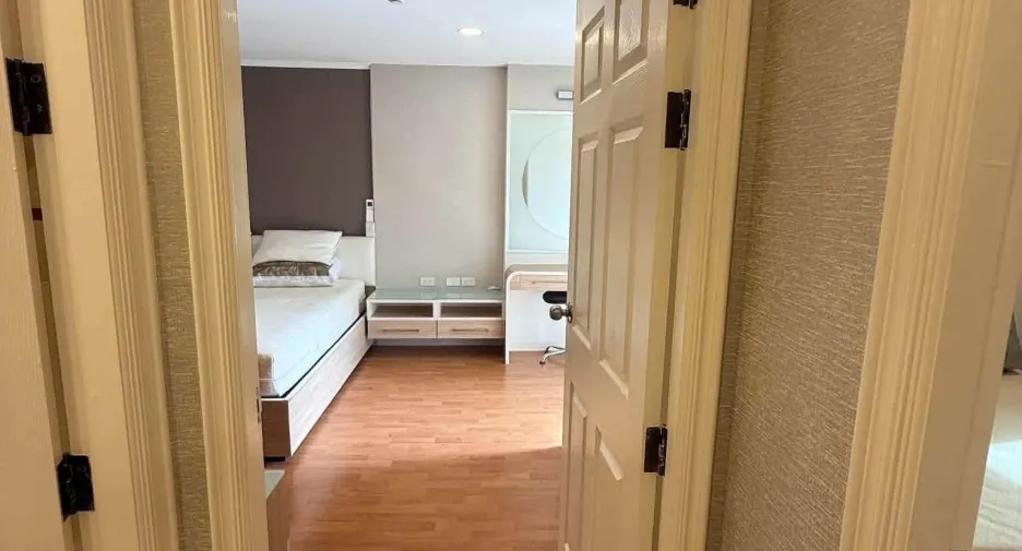 À louer 2 chambres condo à Huai Khwang, Bangkok
