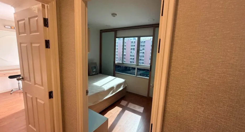À louer 2 chambres condo à Huai Khwang, Bangkok