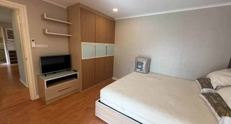 À louer 2 chambres condo à Huai Khwang, Bangkok