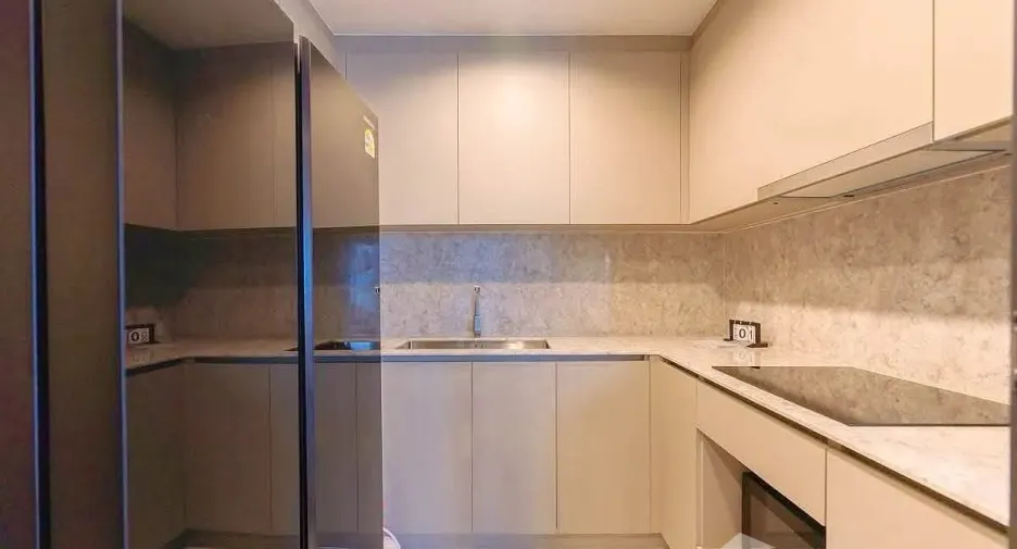 For rent 2 bedrooms condo in Huai Khwang, Bangkok