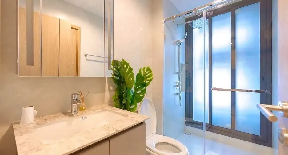 For rent 2 bedrooms condo in Huai Khwang, Bangkok