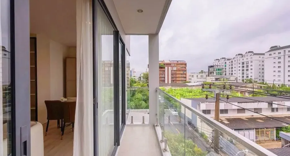 For rent 2 bedrooms condo in Huai Khwang, Bangkok
