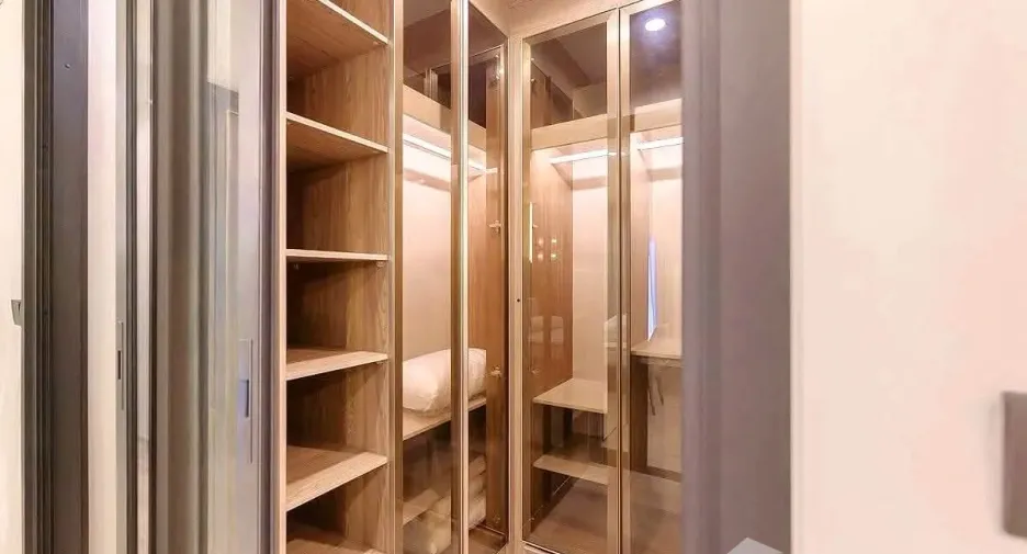 For rent 2 bedrooms condo in Huai Khwang, Bangkok
