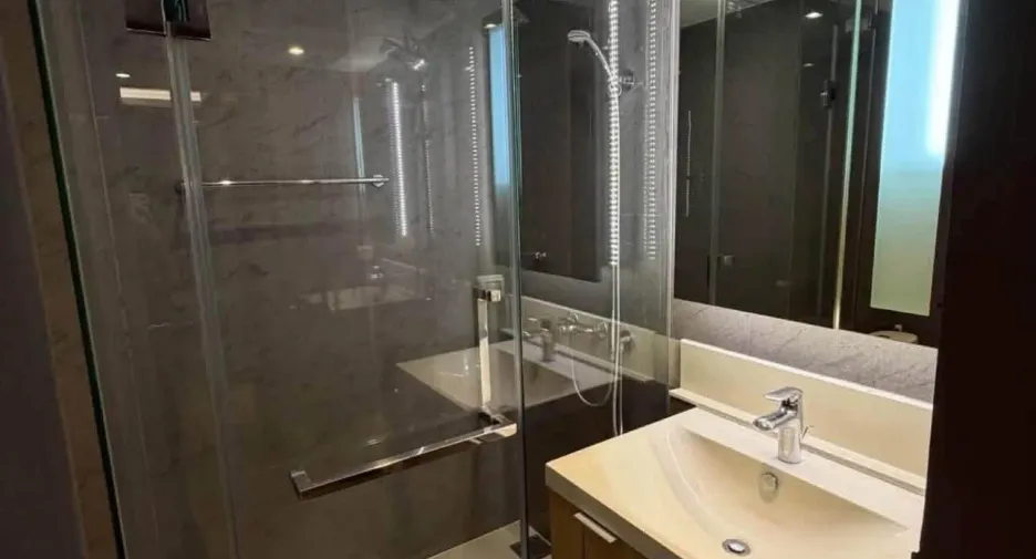 Condo en alquiler de 2 habitaciones en Khlong Toei, Bangkok