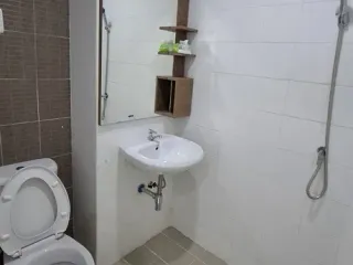 Casa adosada en alquiler de 3 habitaciones en Sam Phran, Nakhon Pathom