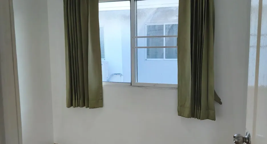 Casa adosada en alquiler de 3 habitaciones en Sam Phran, Nakhon Pathom