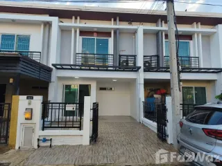 Casa adosada en alquiler de 3 habitaciones en Sam Phran, Nakhon Pathom