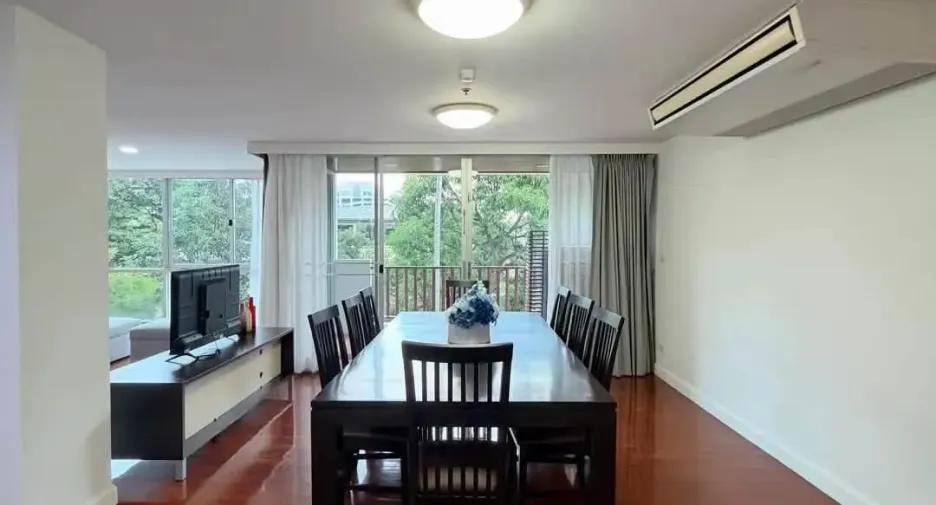 For rent 4 bedrooms apartment in Sathon, Bangkok