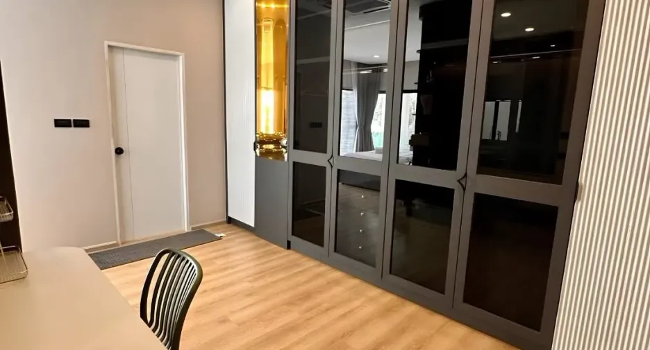 For rent 5 bedrooms villa in Huay Yai, Pattaya
