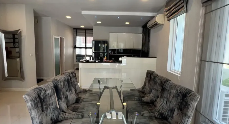 For sale and for rent 5 bedrooms house in Chatuchak, Bangkok
