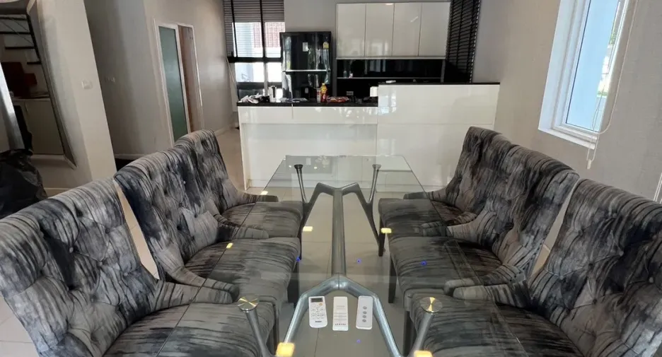 For sale and for rent 5 bedrooms house in Chatuchak, Bangkok