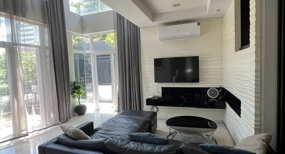 For sale and for rent 5 bedrooms house in Chatuchak, Bangkok