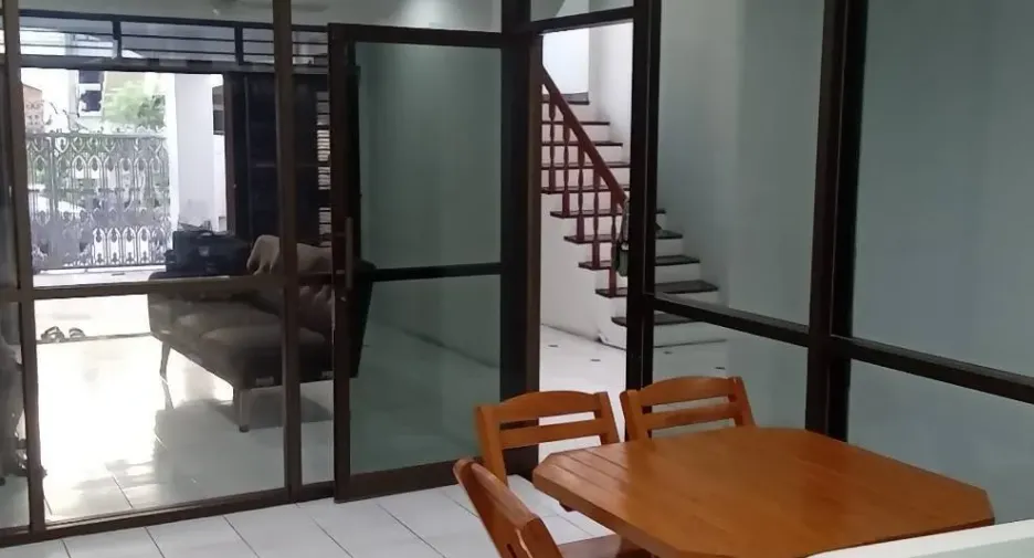 For rent 6 bedrooms townhouse in Bang Kapi, Bangkok
