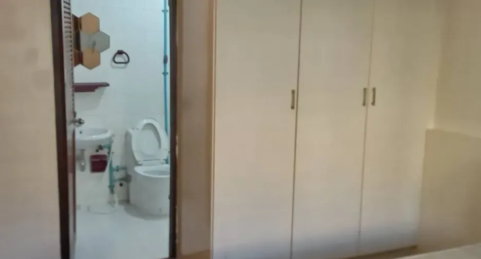 For rent 6 bedrooms townhouse in Bang Kapi, Bangkok