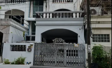 For rent 6 bedrooms townhouse in Bang Kapi, Bangkok