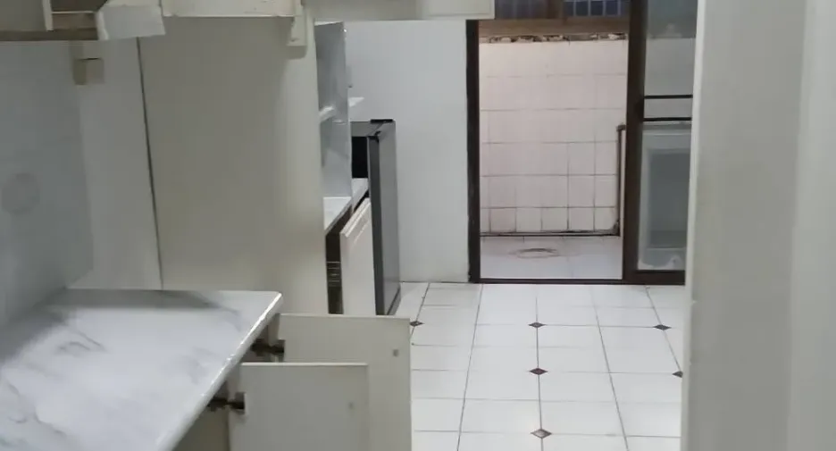 For rent 6 bedrooms townhouse in Bang Kapi, Bangkok