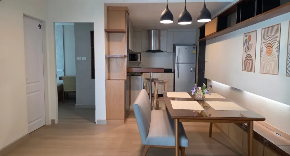 For rent 2 bedrooms condo in Huai Khwang, Bangkok