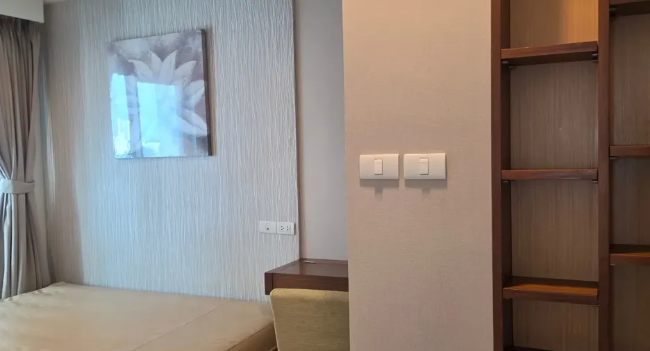 For rent 2 bedrooms condo in Huai Khwang, Bangkok