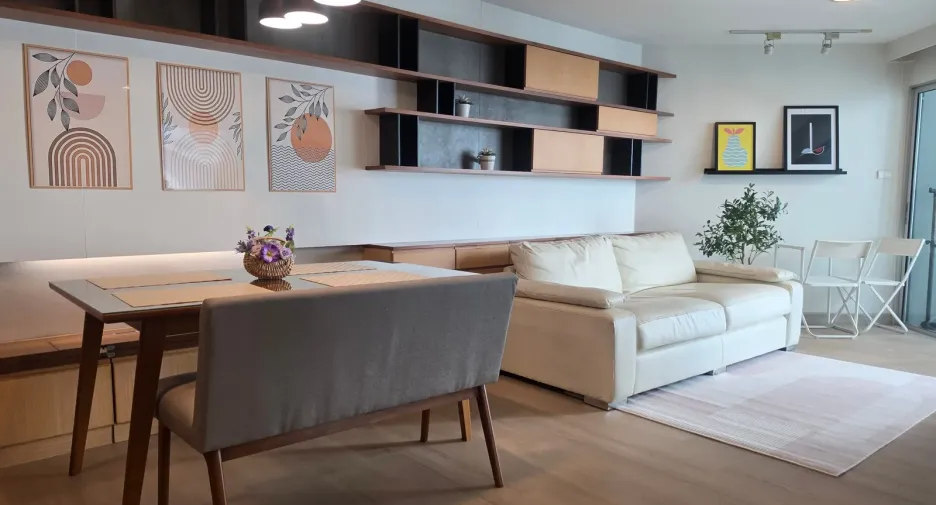 For rent 2 bedrooms condo in Huai Khwang, Bangkok